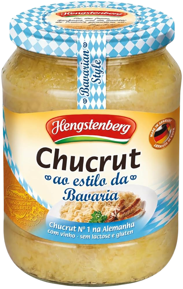 A glass jar of Hengstenberg Chucrut ao estilo da Bavaria, featuring a blue and white checkered lid, a blue and white striped ribbon, and a yellow and white label with the Hengstenberg logo.